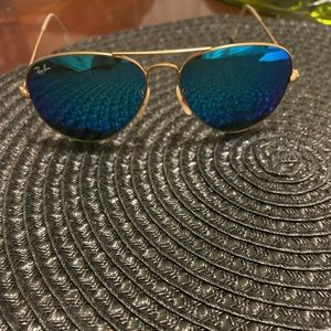 new without tag, no scratches, original i bought i didn't use